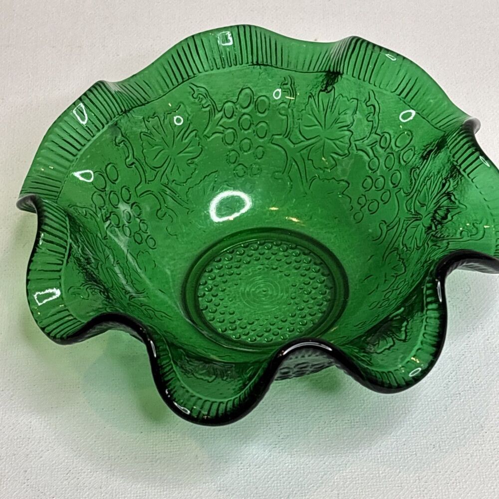 Vintage Green Amber Glass Ruffled Bowls Grapevine Pattern Candy Dish Set 2 - Picture 14 of 16